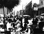 23_El mercat dels dimarts al carrer Bogatell. Any 1968_Agrupació fotogràfica Sant Adrià